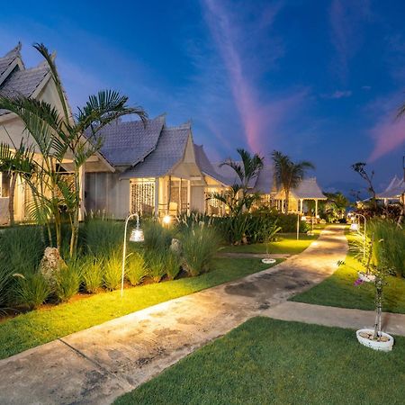 Paus Putih Hotel Lembongan Exteriör bild